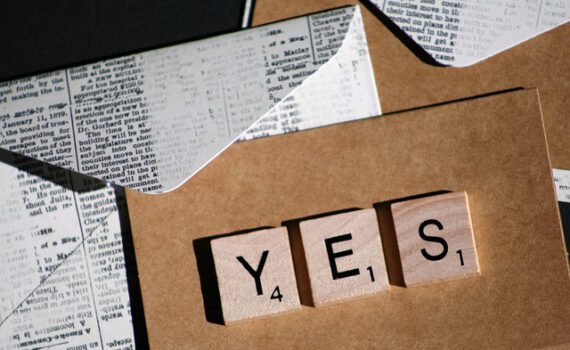 Foto Buchstaben YES